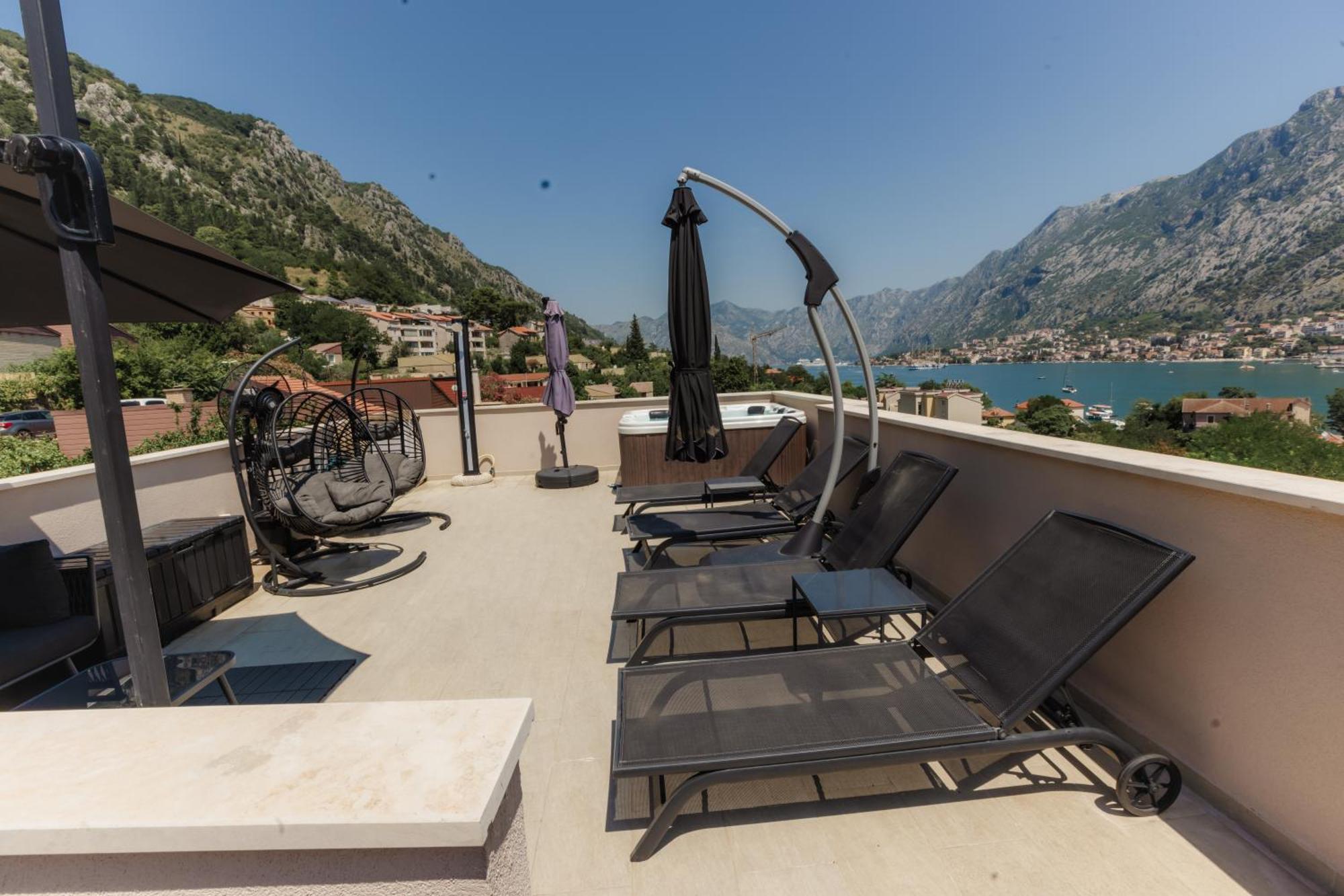 Marea Deluxe Apartments Котор Екстериор снимка