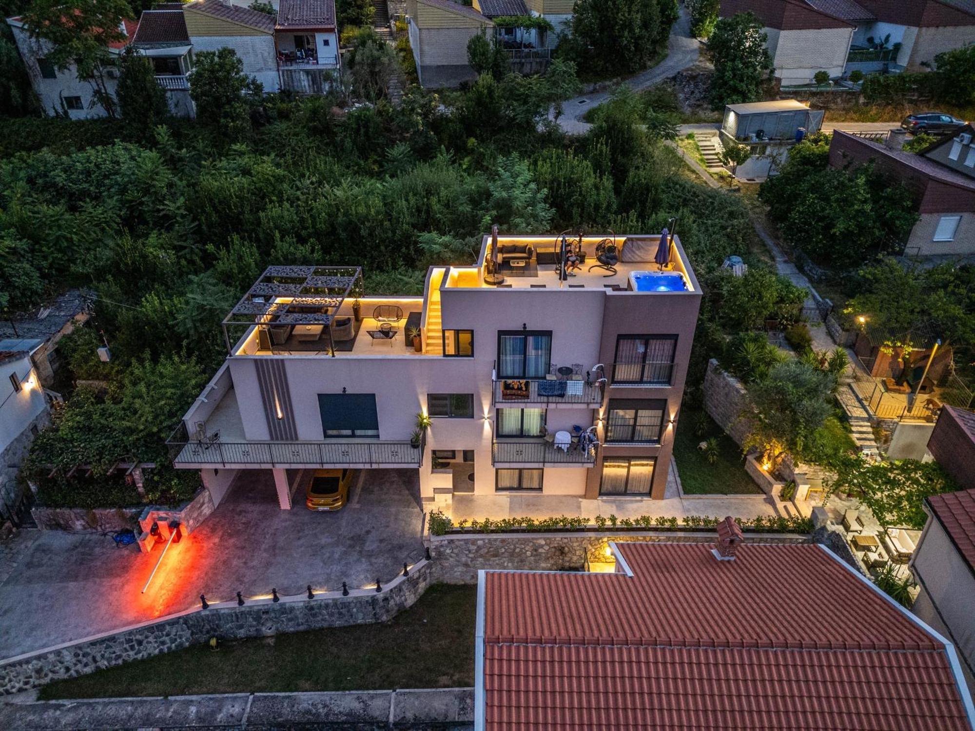 Marea Deluxe Apartments Котор Екстериор снимка