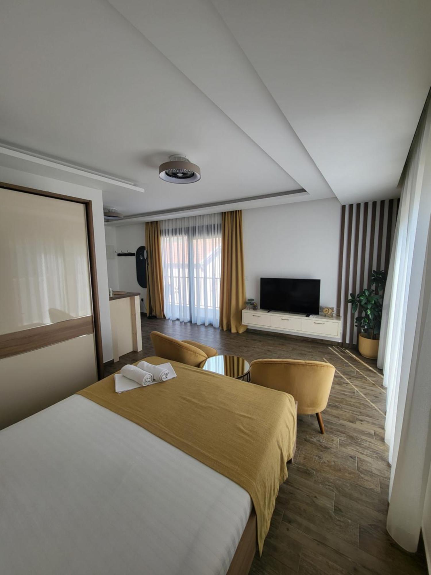 Marea Deluxe Apartments Котор Екстериор снимка
